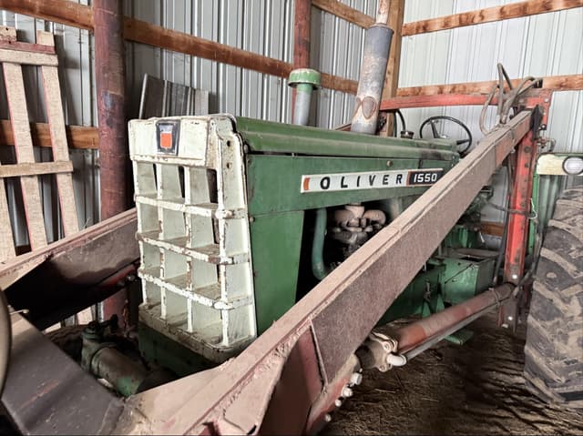 Image of Oliver 1550 equipment image 2