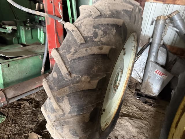 Image of Oliver 1550 equipment image 4