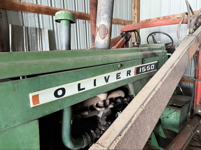 Image of Oliver 1550 equipment image 3