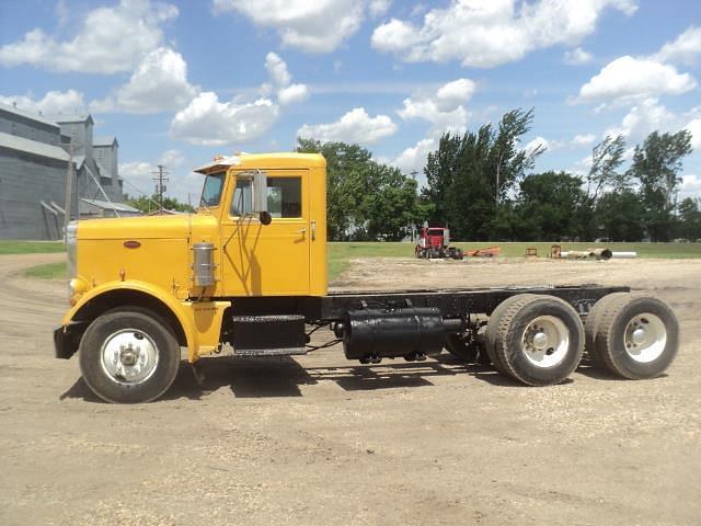 Image of Peterbilt 341 equipment image 4