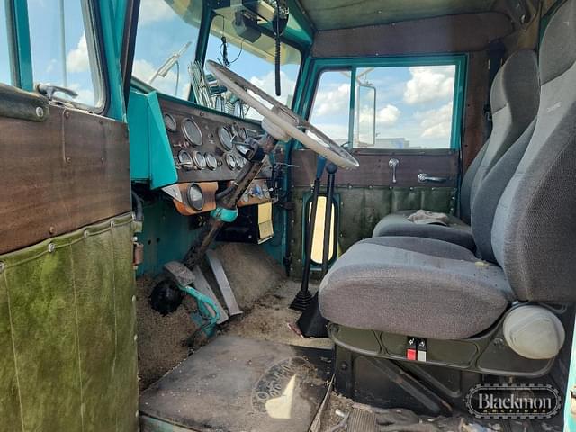 Image of Peterbilt 359 equipment image 1