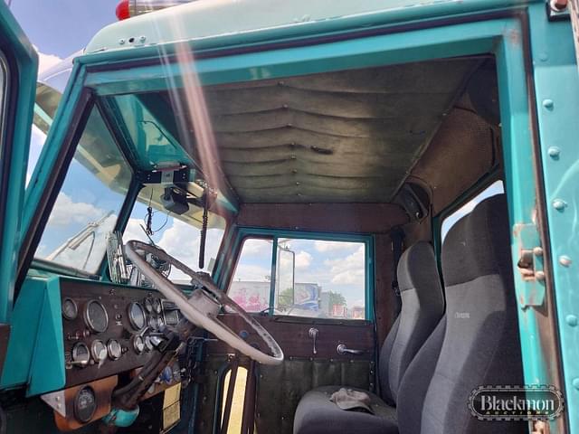 Image of Peterbilt 359 equipment image 2