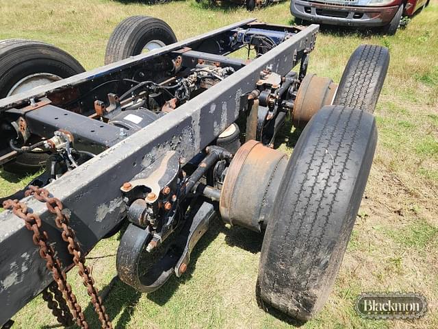 Image of Peterbilt 359 equipment image 3