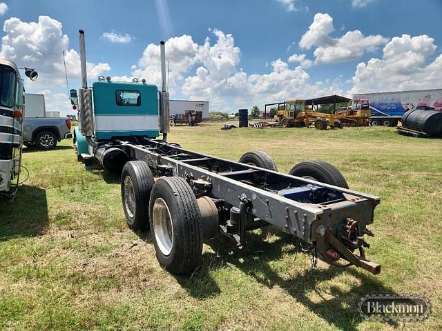 Image of Peterbilt 359 equipment image 4
