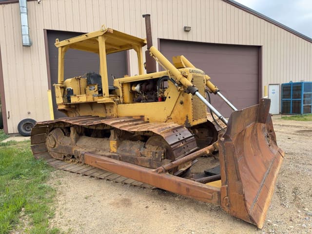 Image of Caterpillar D6C equipment image 2