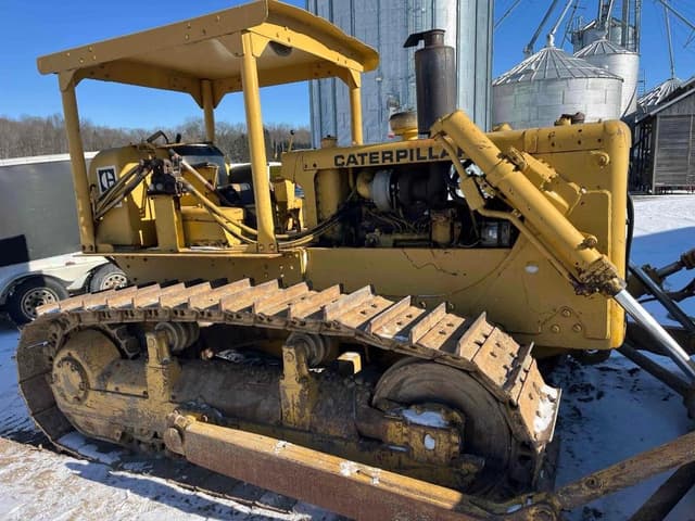 Image of Caterpillar D6C equipment image 3