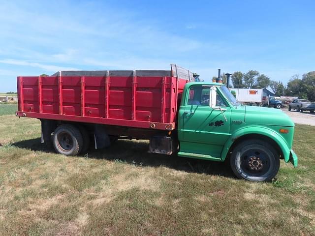 Image of Chevrolet C50 equipment image 2
