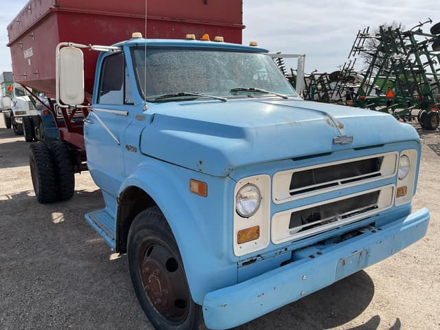 Image of Chevrolet C50 equipment image 1