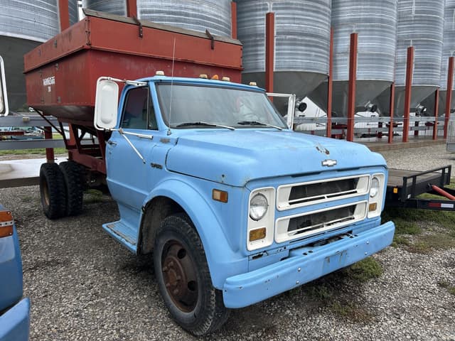 Image of Chevrolet C50 equipment image 1
