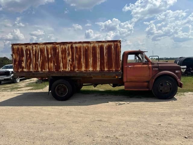 Image of Chevrolet C50 equipment image 2