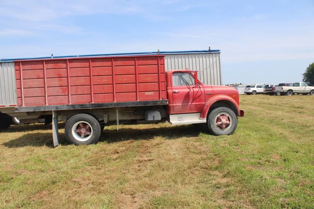 Image of Chevrolet C60 equipment image 1