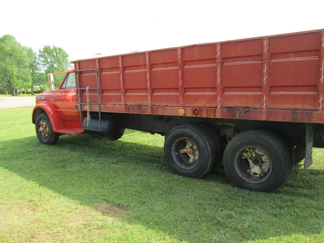 Image of Chevrolet C60 equipment image 3