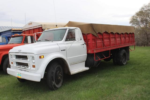 Image of Chevrolet C750 equipment image 1