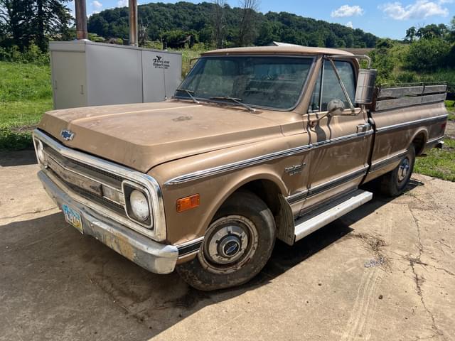 Image of Chevrolet C20 equipment image 1
