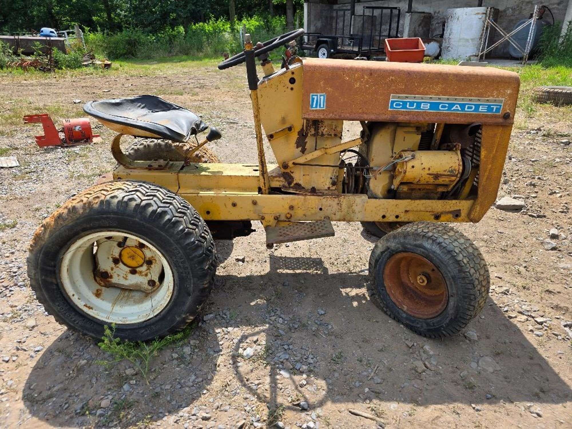 1969 Cub Cadet 71 Equipment Image0