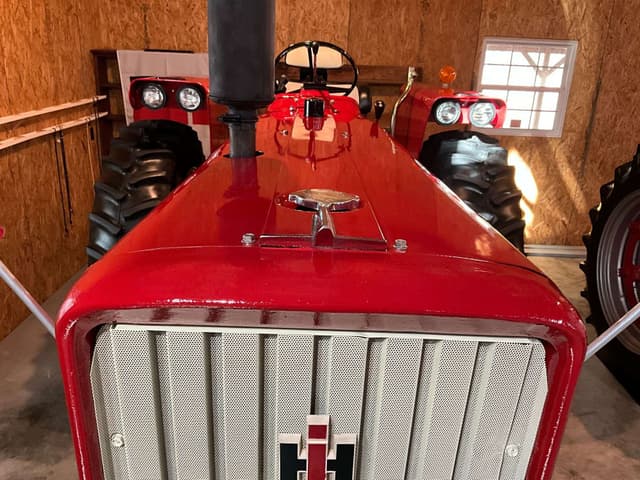 Image of Farmall 656 equipment image 4