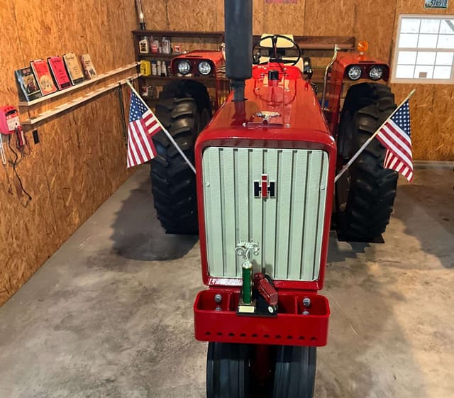 Image of Farmall 656 equipment image 3