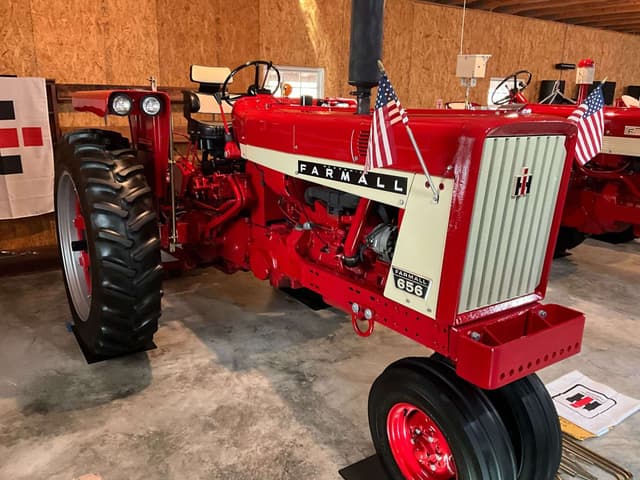 Image of Farmall 656 equipment image 2