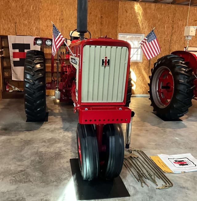 Image of Farmall 656 equipment image 1