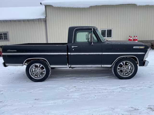 Image of Ford F-100 equipment image 3