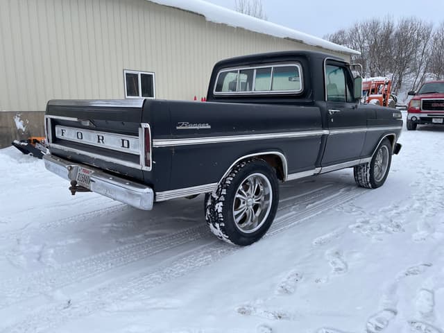 Image of Ford F-100 equipment image 4