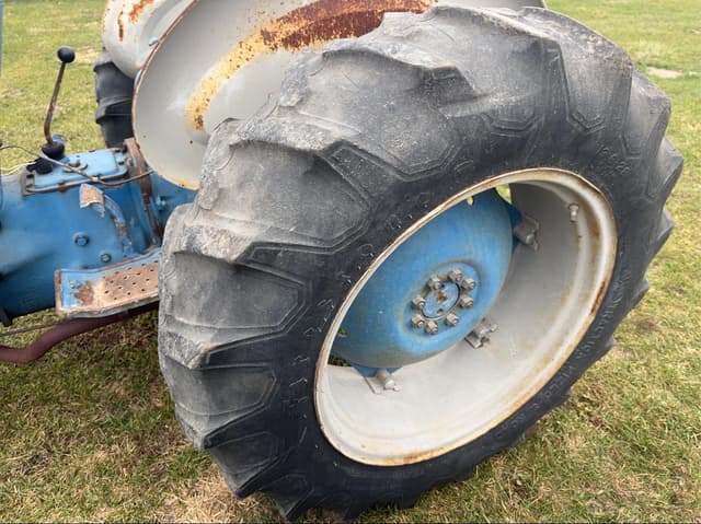 Image of Ford 3000 equipment image 2