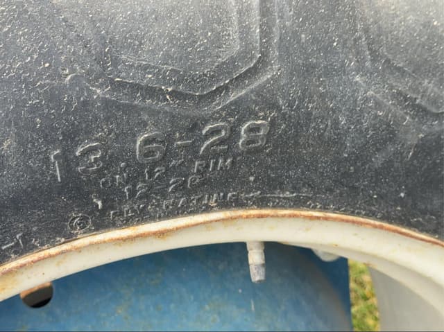 Image of Ford 3000 equipment image 3