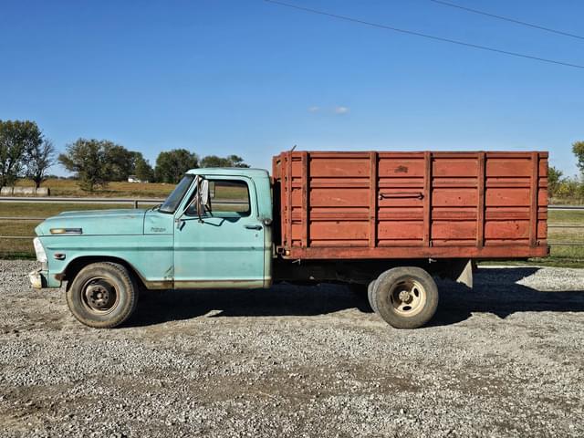 Image of Ford F-350 equipment image 1