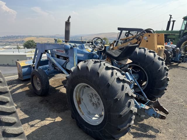 Image of Ford 4000 equipment image 3