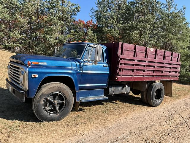 Image of Ford 700 equipment image 2