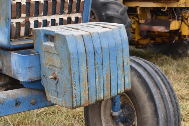 Image of Ford 8000 equipment image 3