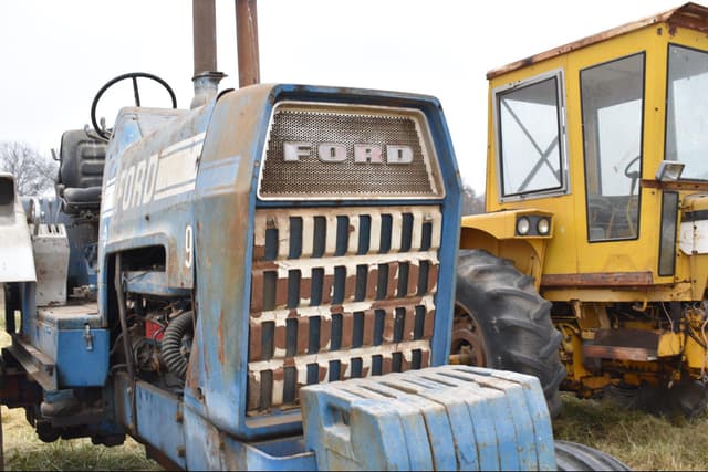 Image of Ford 8000 equipment image 4