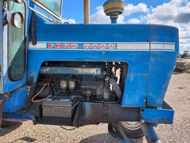Image of Ford 8000 equipment image 4