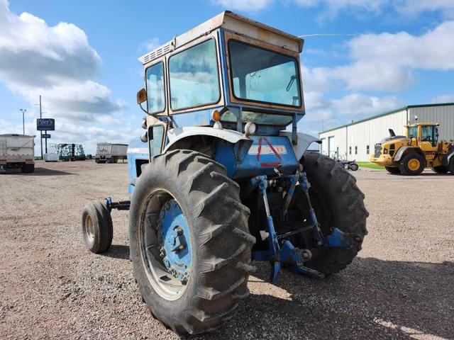 Image of Ford 8000 equipment image 3