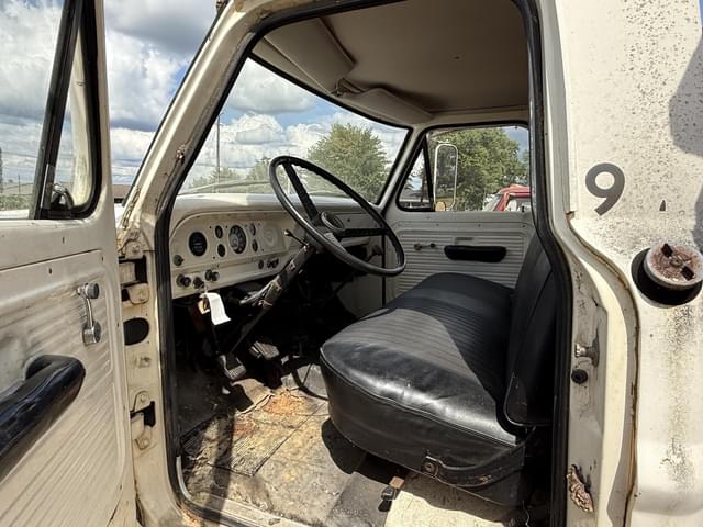 Image of Ford F-500 equipment image 3