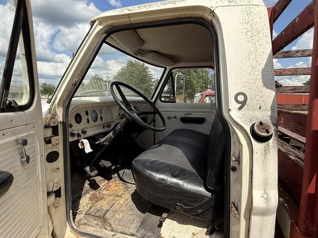 Image of Ford F-500 equipment image 4
