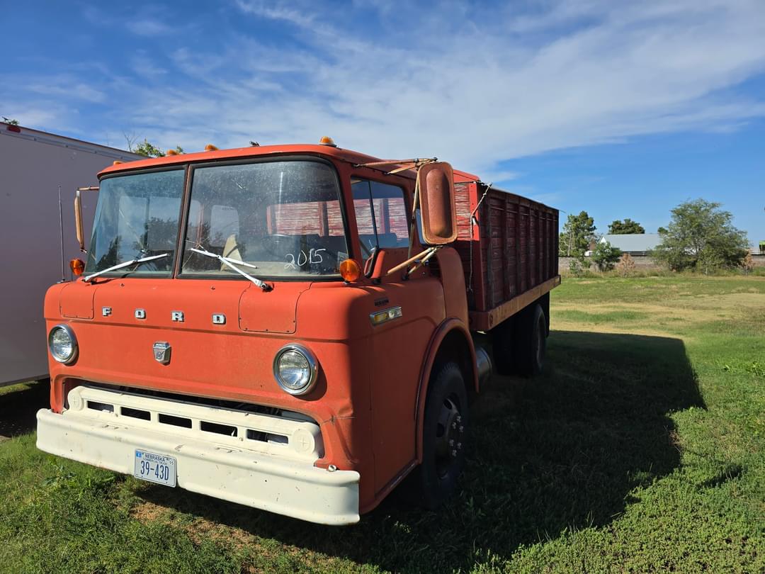 Image of Ford F-600 Primary image