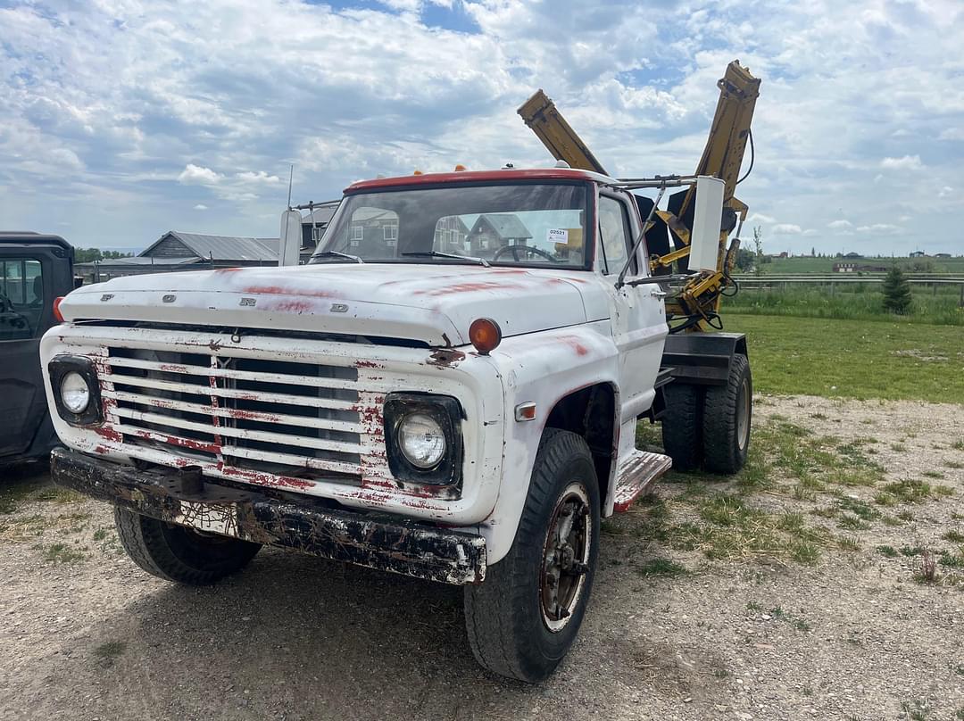 Image of Ford F-700 Primary image