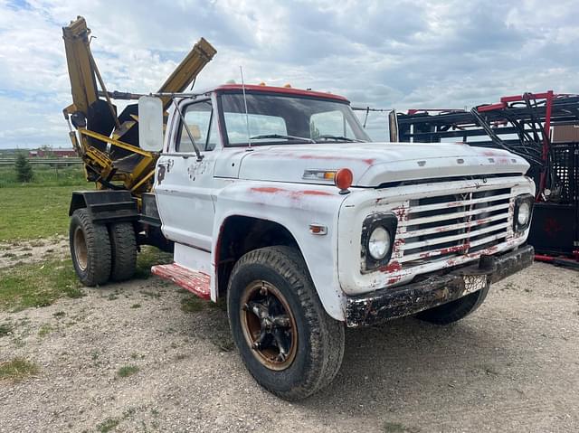 Image of Ford F-700 equipment image 1