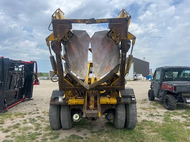 Image of Ford F-700 equipment image 3