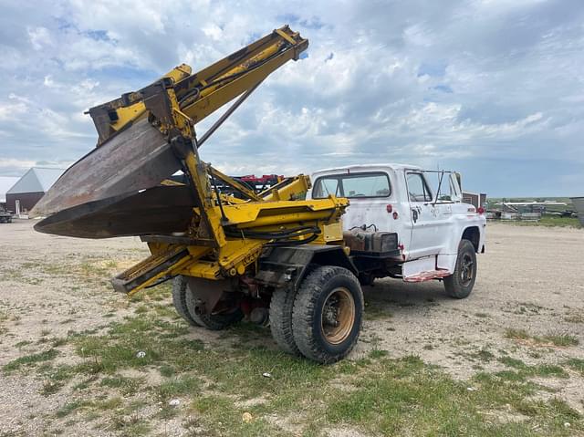 Image of Ford F-700 equipment image 2