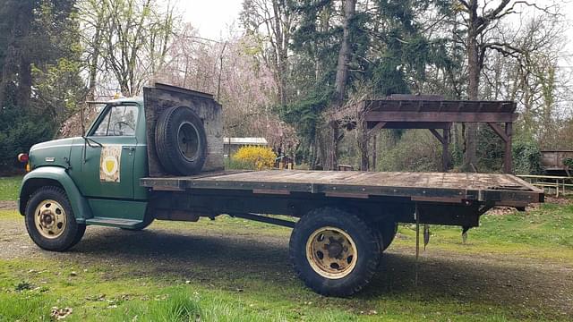 Image of GMC 5500 equipment image 3