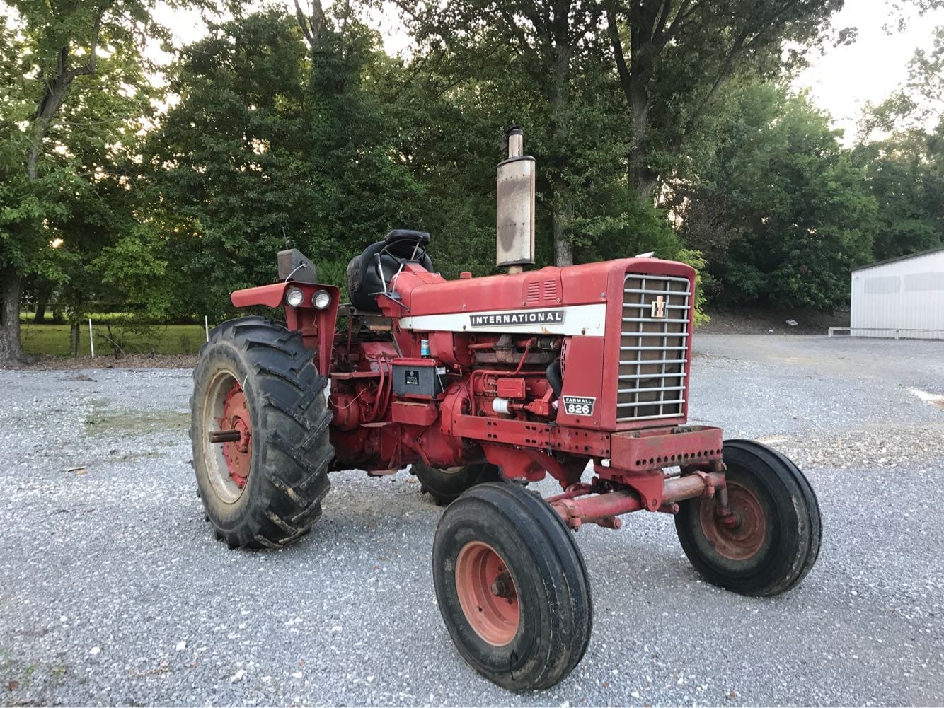 Main image International Harvester 826