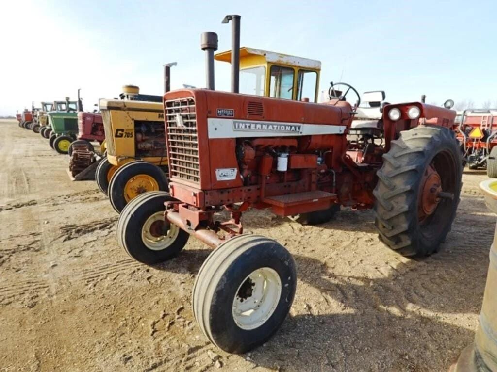 1969 International Harvester 656 Equipment Image0