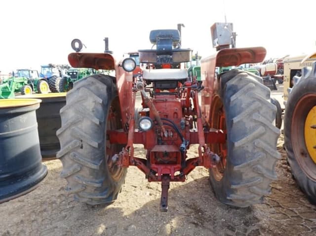 Image of International Harvester 656 equipment image 2