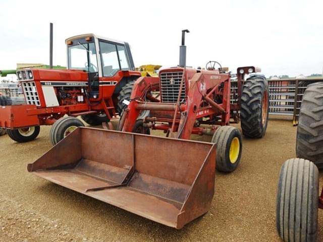 Image of International Harvester 656 equipment image 1