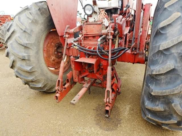 Image of International Harvester 656 equipment image 3