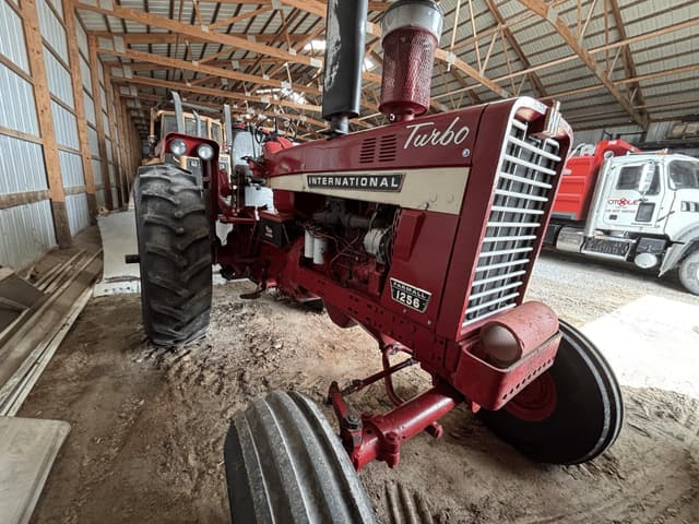 Image of International Harvester 1256 equipment image 2