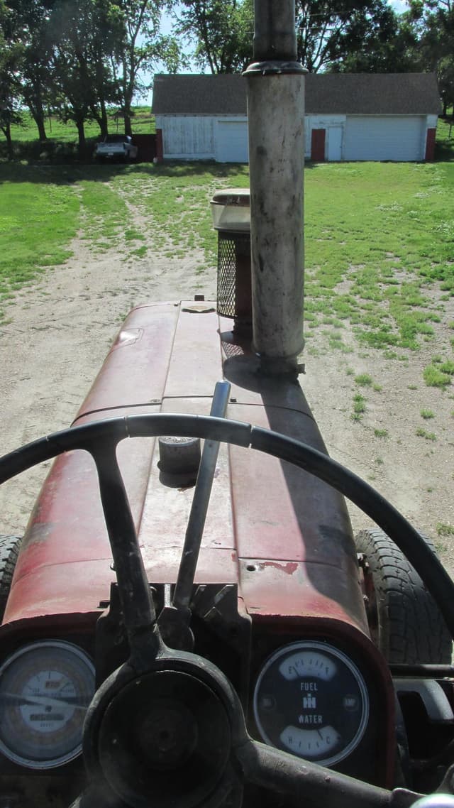 Image of International Harvester 1256 equipment image 4