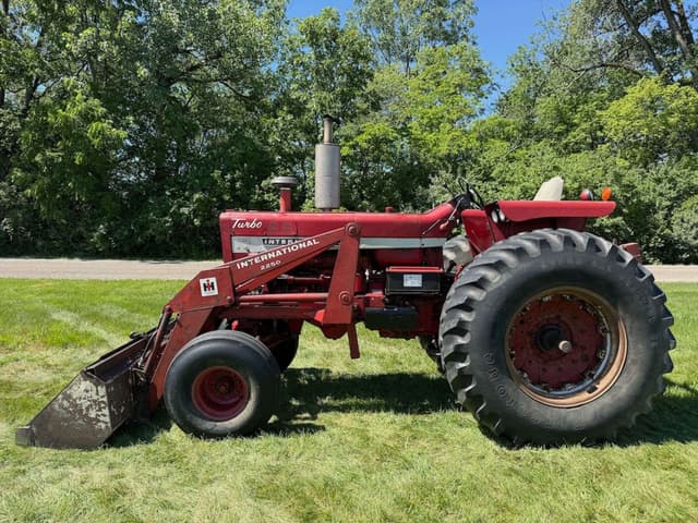 Image of International Harvester 1256 equipment image 1